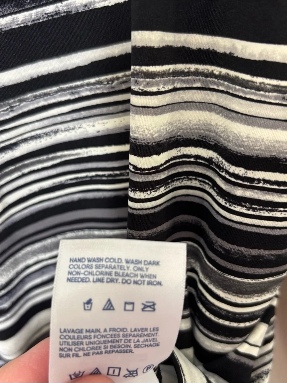 Lands' End Women’s Rash Guard 1X Swimwear Long Sleeve Black White Stripes Resort